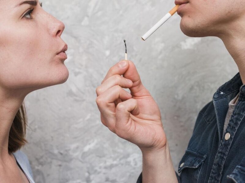 analizaremos cómo el tabaco afecta a tu boca y por qué es crucial dejar de fumar para mantener una sonrisa saludable.